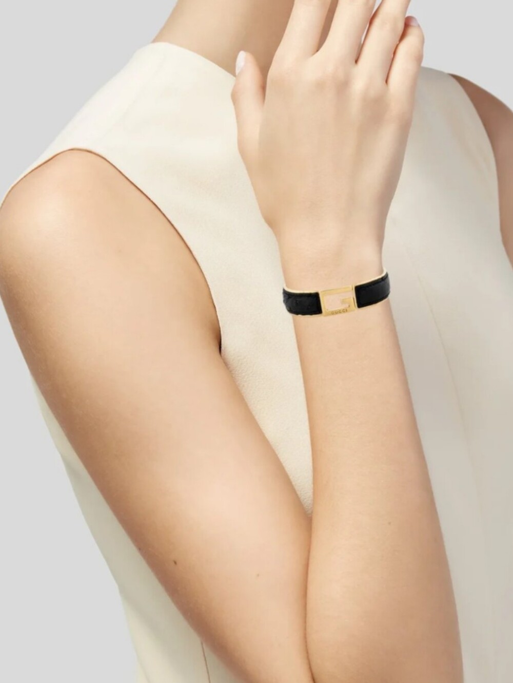Gucci Leather Strap Smart Bracelet in Black